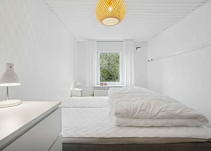 Beautifull 2-room With Sea View شقة إلينغه